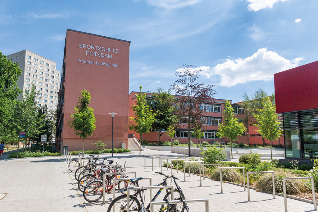 Die Basis Des Bobsports In Potsdam Liegt Im Luftschiffhafen